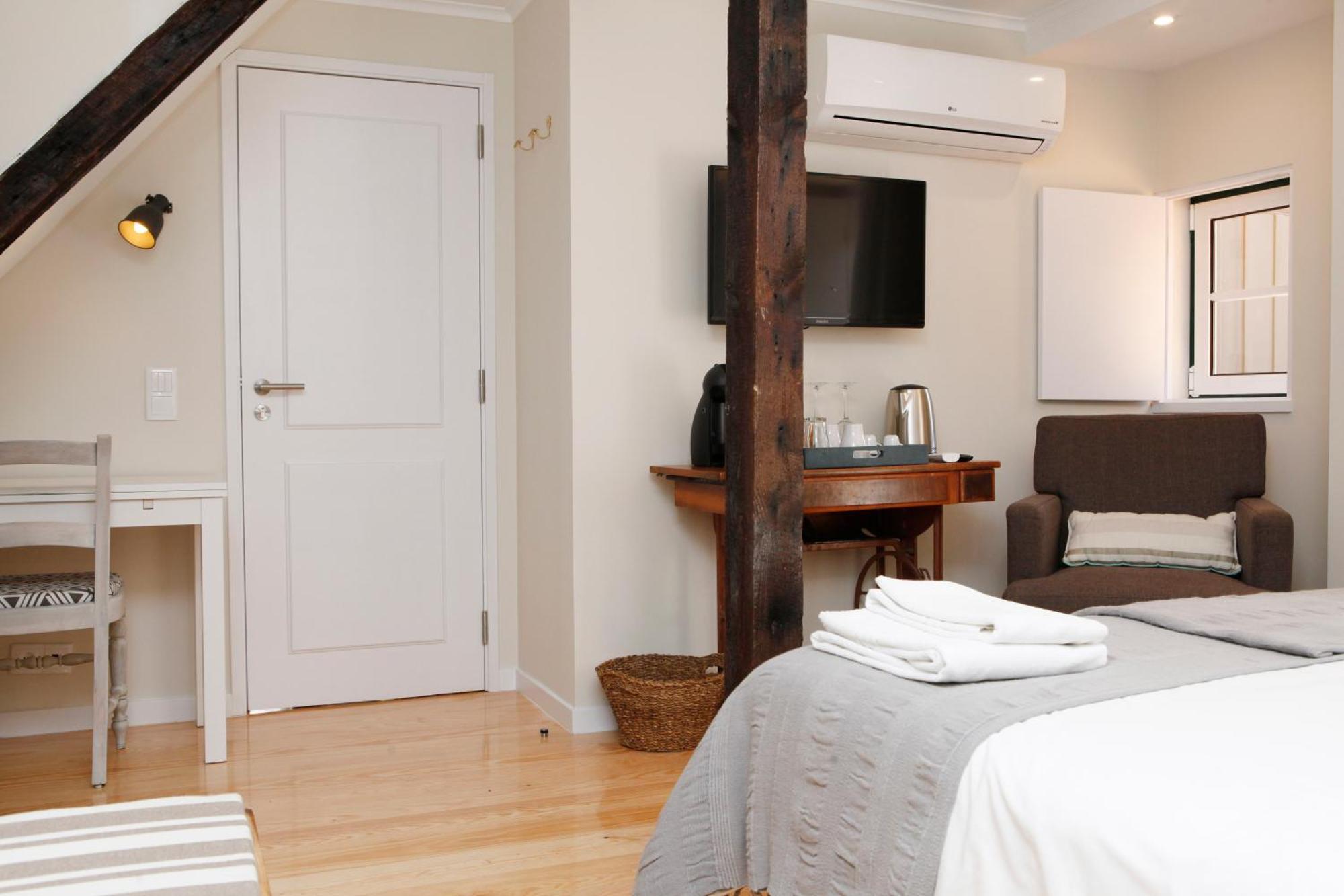 Flores Bed & Breakfast 4*